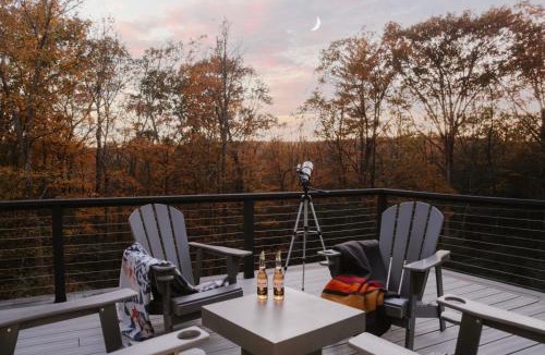 Pond Eddy House | Tuthill Treehouse - Secluded Mountain Cabin with Roof Deck & Fire Pit