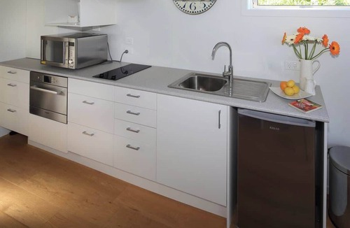 Oneroa House | Tutiri - Oneroa Studio Retreat