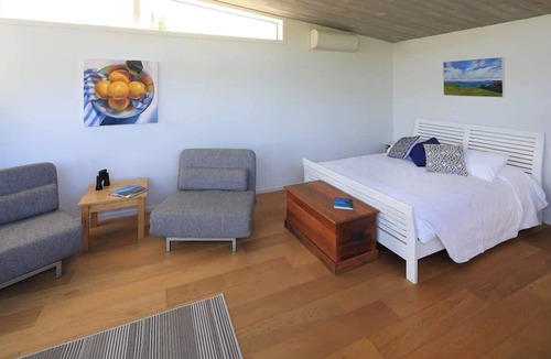 Oneroa House | Tutiri - Oneroa Studio Retreat