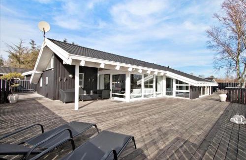 Bratten Strand House | TV1170-Jerup-Engblommen-7