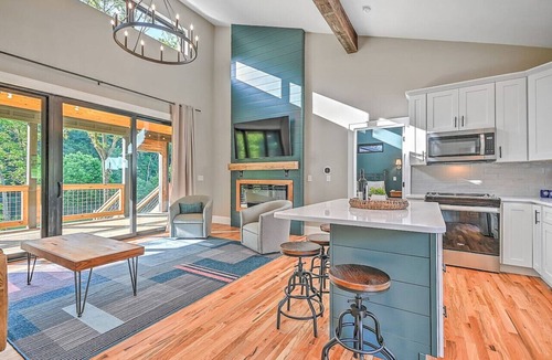 Johnson City Ski Chalet | Tway Bird Chalet on The Watauga River