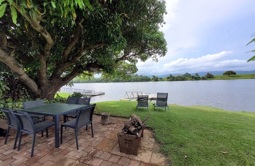 South Murwillumbah House | Tweed River Waterfront Cottage