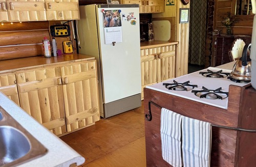Cochrane Cottage | Tweedwood | Lakefront Log Cabin | Off-Grid Boreal Retreat | Fire Pit & Dock