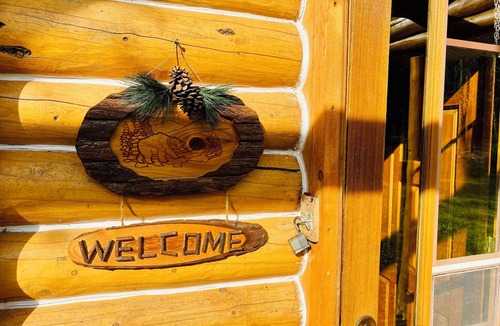 Cochrane Cottage | Tweedwood | Lakefront Log Cabin | Off-Grid Boreal Retreat | Fire Pit & Dock