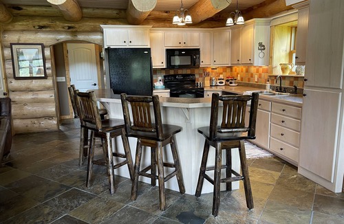 Park County Cabin | Tweek's Cabin- luxury cabin with yard, fire pit, and hot tub!nn