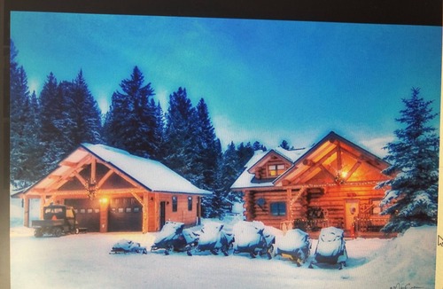 Park County Cabin | Tweek's Cabin- luxury cabin with yard, fire pit, and hot tub!nn