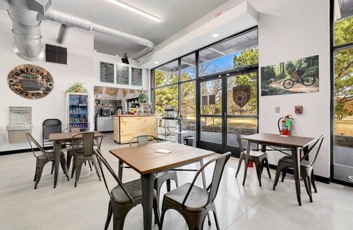 Bella Vista Apartment | Tweety Bird - MTB Oasis