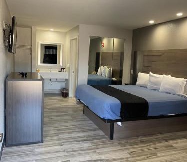 Central Southwest Hotel | Tweetys 9 Diamond Inn