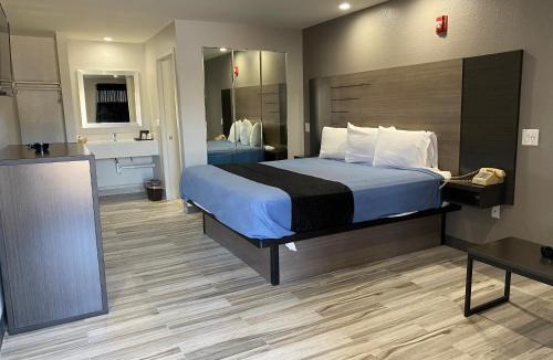 Central Southwest Hotel | Tweetys 9 Diamond Inn