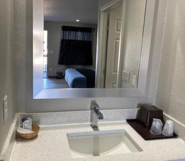 Central Southwest Hotel | Tweetys 9 Diamond Inn