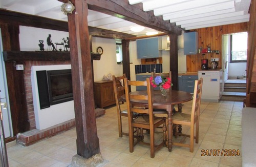 Bersac-sur-Rivalier House | Twelfth-century mill in a green setting.