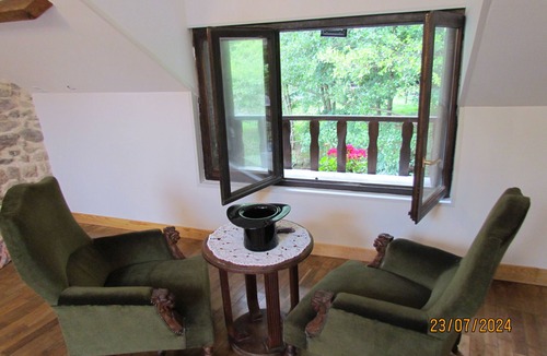 Bersac-sur-Rivalier House | Twelfth-century mill in a green setting.