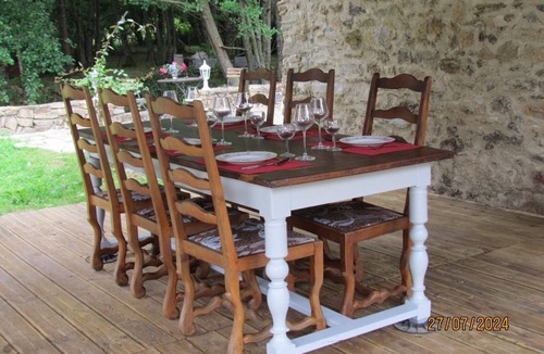 Bersac-sur-Rivalier House | Twelfth-century mill in a green setting.