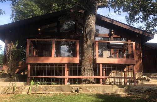 Henderson House | Twelve Oaks Resort - 1/4 mile from Lake Norfork Marina
