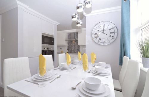 Lee-on-the-Solent Apartment | Twenty Three B - apartment sleeping 6 guests over 3 bedrooms