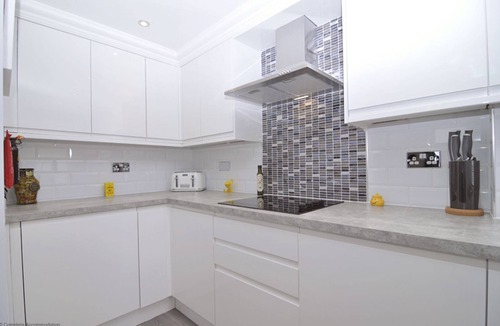 Lee-on-the-Solent Apartment | Twenty Three B - apartment sleeping 6 guests over 3 bedrooms