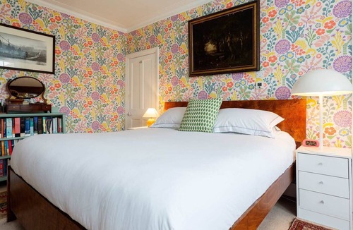 St. Margarets and North Twickenham House | Twickenham Comfort, by Veeve