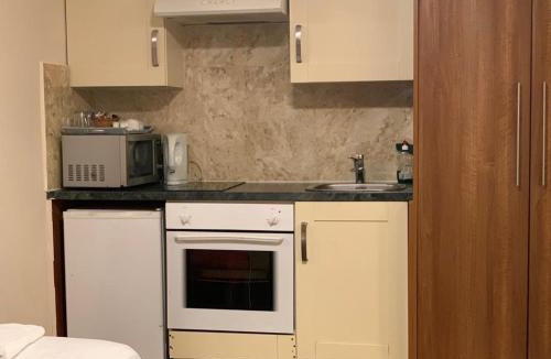 St. Margarets and North Twickenham House | Twickenham Guest House