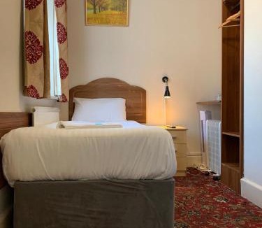St. Margarets and North Twickenham House | Twickenham Guest House