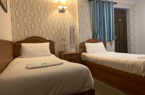 St. Margarets and North Twickenham House | Twickenham Guest House