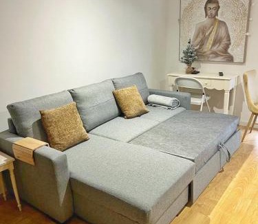 St. Margarets and North Twickenham Apartment | Twickenham studio private apartment