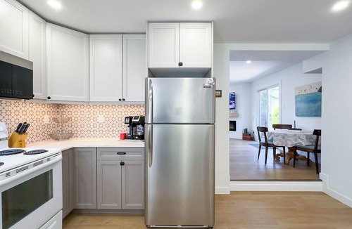 Kincardine Cottage | Twilight Haven, Short walk to Lake Huron