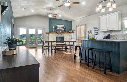 Belton House | Twilight Hollow | Top Floor Lake Retreat for 8