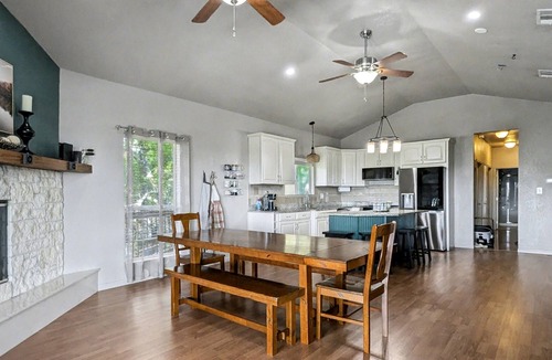 Belton House | Twilight Hollow | Top Floor Lake Retreat for 8