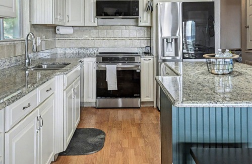 Belton House | Twilight Hollow | Top Floor Lake Retreat for 8