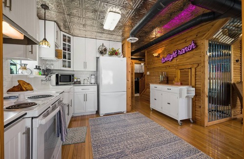 Fredericksburg House | Twilight Ranch- 6 acre ranch w/2tiny homes & cabin