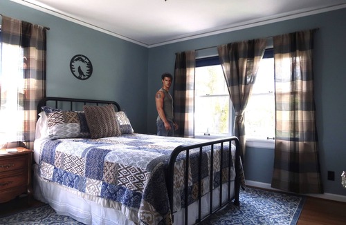 St. Helens House | Twilight Swan House.