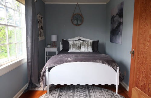 St. Helens House | Twilight Swan House.