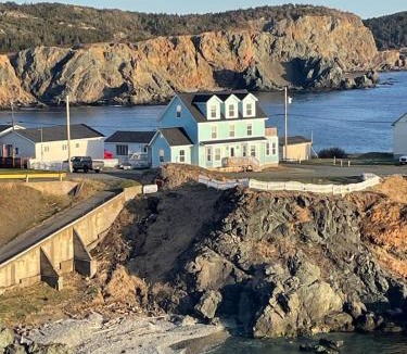 Crow Head Villa | Twillingate Retreat