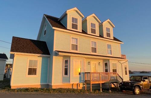 Crow Head Villa | Twillingate Retreat