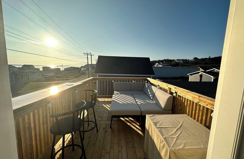 Crow Head House | Twillingate Coastal Retreat w/Oceanview Rooftop Deck (Icebergs,Whales,Sunsets)