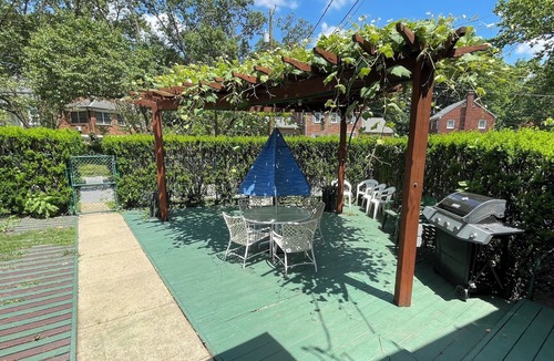 Silver Spring House | TWIN BED - PILLOW - SHOWER - FRIDGE - MW - 62.
