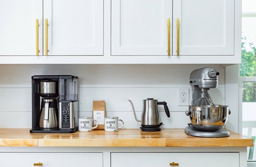 Clinton Corners House | Twin Cedar Pond: Modern Farmhouse w/Sprawling Deck and Oversized Indoor Hot Tub