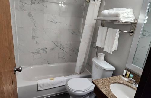 Mounds View Hotel | Twin Cities Inn