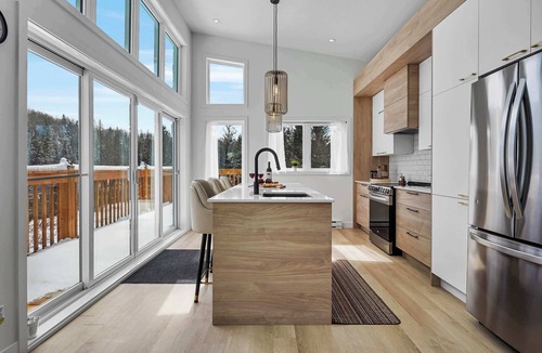 Riviere-Rouge Ski Chalet | Twin Cottages by the River - Corpo & Events
