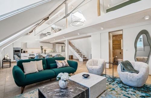 Old Town Apartment | Twin Diamond Penthouse Rooftop Terrace