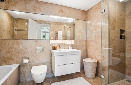 Old Town Apartment | Twin Diamond Penthouse Rooftop Terrace
