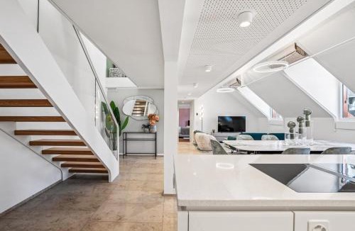 Old Town Apartment | Twin Diamond Penthouse Rooftop Terrace