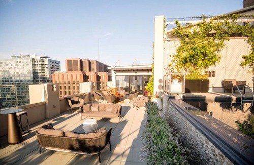 Logan Square House | Twin Double Studio, The Windsor Suites, 2 Family Rooms, Near Rittenhouse Square