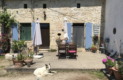 Le Vieux-Cerier Cabin | Twin Emperor Tent - Bbq, Pool & Pet Friendly