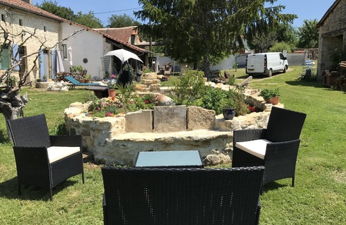 Le Vieux-Cerier Cabin | Twin Emperor Tent - Bbq, Pool & Pet Friendly