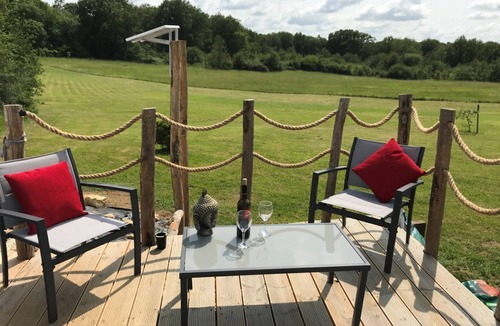 Le Vieux-Cerier Cabin | Twin Emperor Tent - Bbq, Pool & Pet Friendly