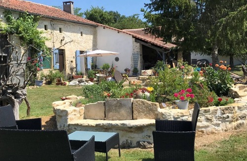 Le Vieux-Cerier Cabin | Twin Emperor Tent - Bbq, Pool & Pet Friendly