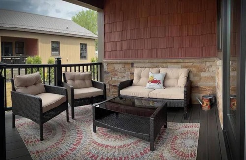 Sylvan Beach Cottage | Twin Getaway Cottages Sunrise