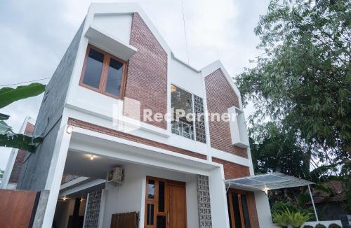 Ngemplak Hotel | Twin House near UII Yogyakarta Mitra RedDoorz