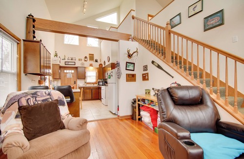 Twin Lakes House | Twin Lakes Home - Walk to Lake Elizabeth!